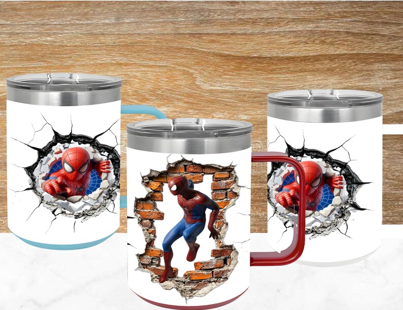 Może przedstawiać: Trzy białe cylindryczne kubki z krawędziami i pokrywkami ze stali nierdzewnej. Dwa kubki przedstawiają grafikę Spider-Mana wyłaniającego się z pękniętej ściany. Środkowy kubek pokazuje Spider-Mana wyskakującego przez dziurę w czerwonej ceglanej ścianie.