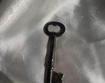 Vintage Skeleton Key, Old Key, Number 4