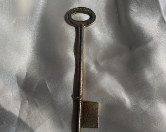 Vintage Taylor Skeleton Key, Old Key, Number 560