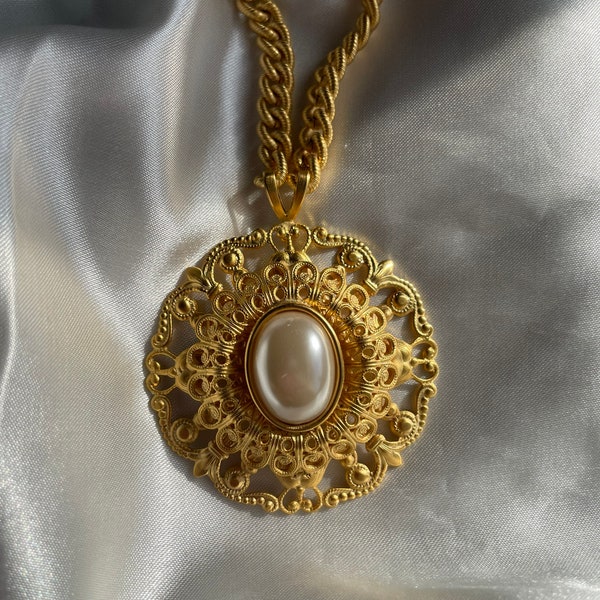 Vintage Gold Tone Faux Pearl Necklace, Retro Costume Jewelry