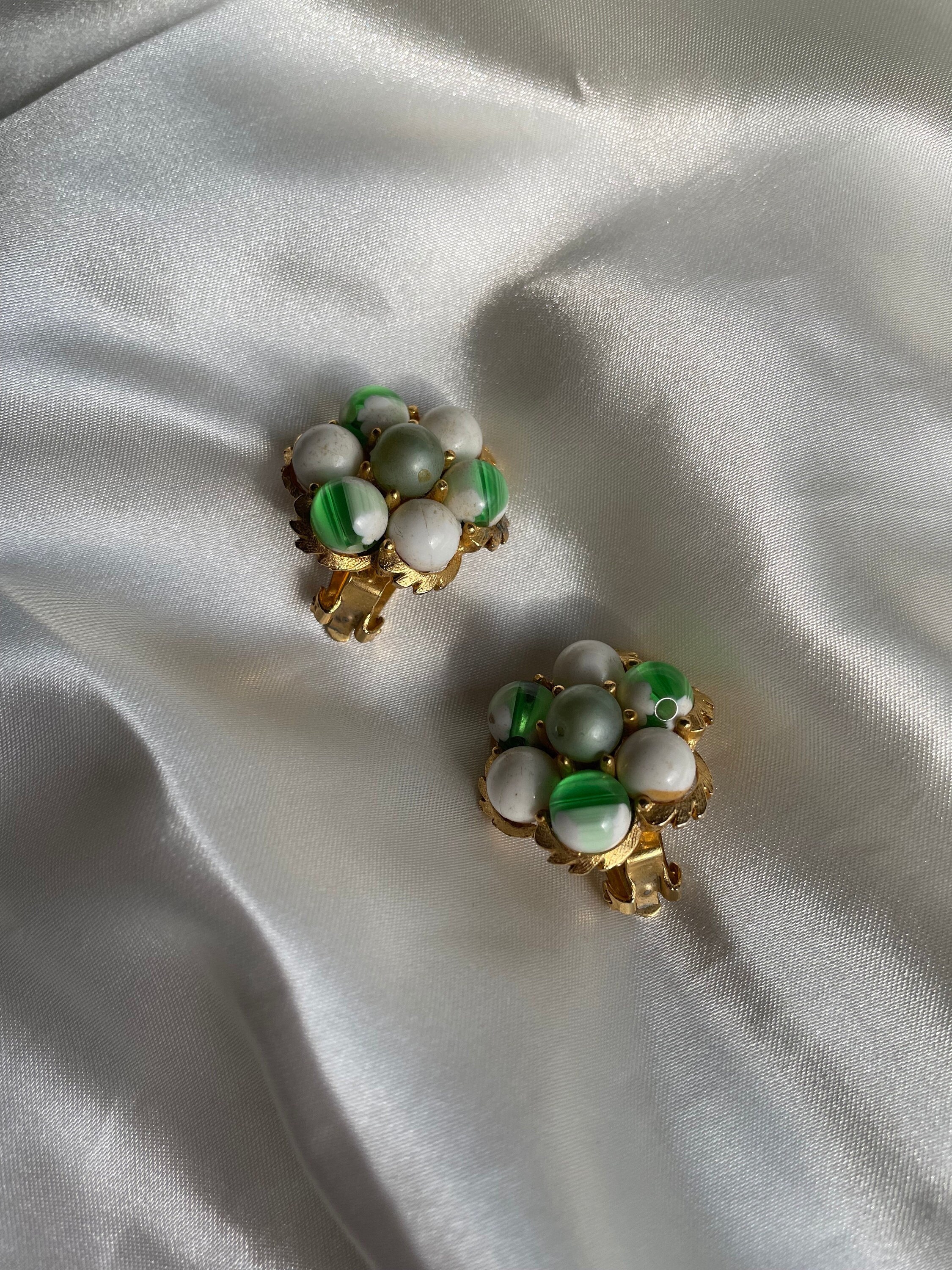 Vintage Earrings Clip Collection 7 Pairs Japan Hong Kong  Vintage green costume glass bead clip earrings display picture 1