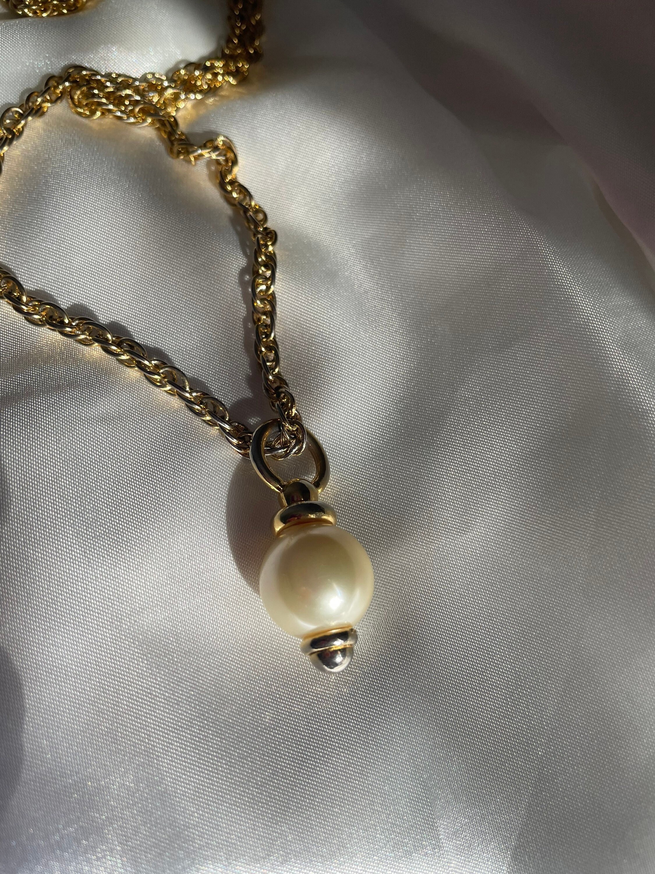 Louis - Half-articulated Louis Vuitton pendant in yellow gold and cultured  pearl - For - Soufflot - ep_vintage luxury Store - Yellow – dct - Hand -  Vuitton - Pouch - Epi - Tasili - Bag