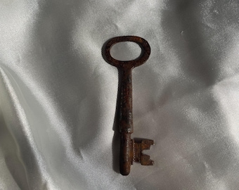 Vintage Yale and Towne Skeleton Key