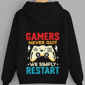 Gamers stoppen nooit met hoodie/T-shirt | Grappig gamecadeau voor mannen, vrouwen, tieners | Grafische gamecontroller | We herstarten gewoon