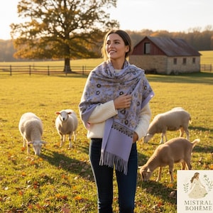 Lyxig lila ullpashminasjal | Guld- och silverfärgad blommig halsduk | Mjuk, varm vintersjal för kvinnor | Elegant och mysig accessoar.