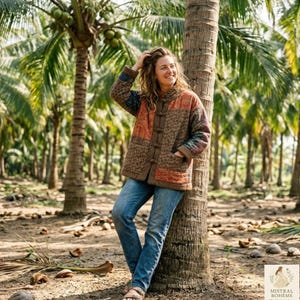 Giacca imbottita in cotone patchwork da donna con chiusure a levetta vintage, motivo floreale leopardato terroso, vestibilità standard trapuntata e comoda