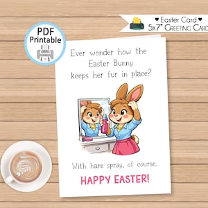 Op de afbeelding: Een witte 12,7 x 17,8 cm grote paaswenskaart met een cartoon Paashaas die haarlak gebruikt. De kaart bevat de tekst: "Vraag je je ooit af hoe de Paashaas zijn vacht op zijn plaats houdt? Met haarspray, natuurlijk. VROLIJK PASEN!"