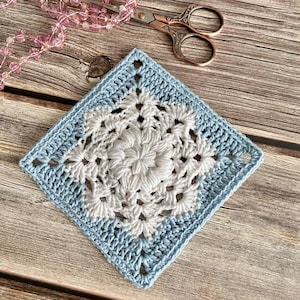 Snowflake Granny Square Crochet Pattern, Winter Motif PDF (Instant Download)