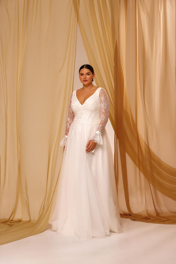 Chantilly Lace Boho Wedding Dress: Tulle Skirt, Plus Size - Etsy
