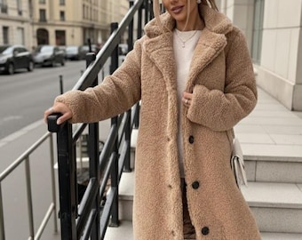 Abrigo de peluche camel para mujer: chaqueta de invierno larga, cálida y suave de piel de oveja sintética, abrigo extragrande y acogedor con botones delanteros para otoño y clima frío.