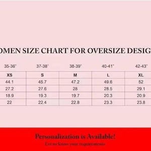 Puede incluir: Una tabla de tallas para chaquetas de gran tama&ntilde;o para mujer, con medidas en pulgadas. La tabla incluye el contorno de pecho, la talla de la chaqueta, el contorno de pecho de la chaqueta, la longitud, el hombro y las medidas de la manga para las tallas XS a 2XL. El texto en la parte inferior dice "Personalization is Available!"
