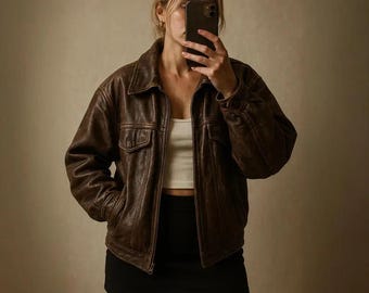 Chaqueta bomber vintage de cuero marrón para mujer, abrigo oversize estilo retro de los años 90, chaqueta de cuero auténtico desgastado, regalo hecho a mano para otoño e invierno.
