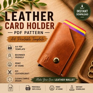 Pode incluir: Um porta-cartões de couro castanho com fecho de botão de pressão metálico, contendo três cartões coloridos. A imagem apresenta texto incluindo LEATHER CARD HOLDER PDF PATTERN, A4 Printable Template e ícones para PDF e impressão em casa.