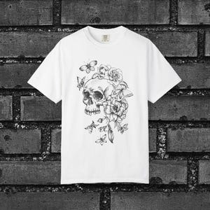 Camiseta con estampado floral de calavera, camiseta con gráficos atrevidos, ropa informal unisex, estilo vintage, ideal para festivales, moda para el día a día, esqueleto gótico.