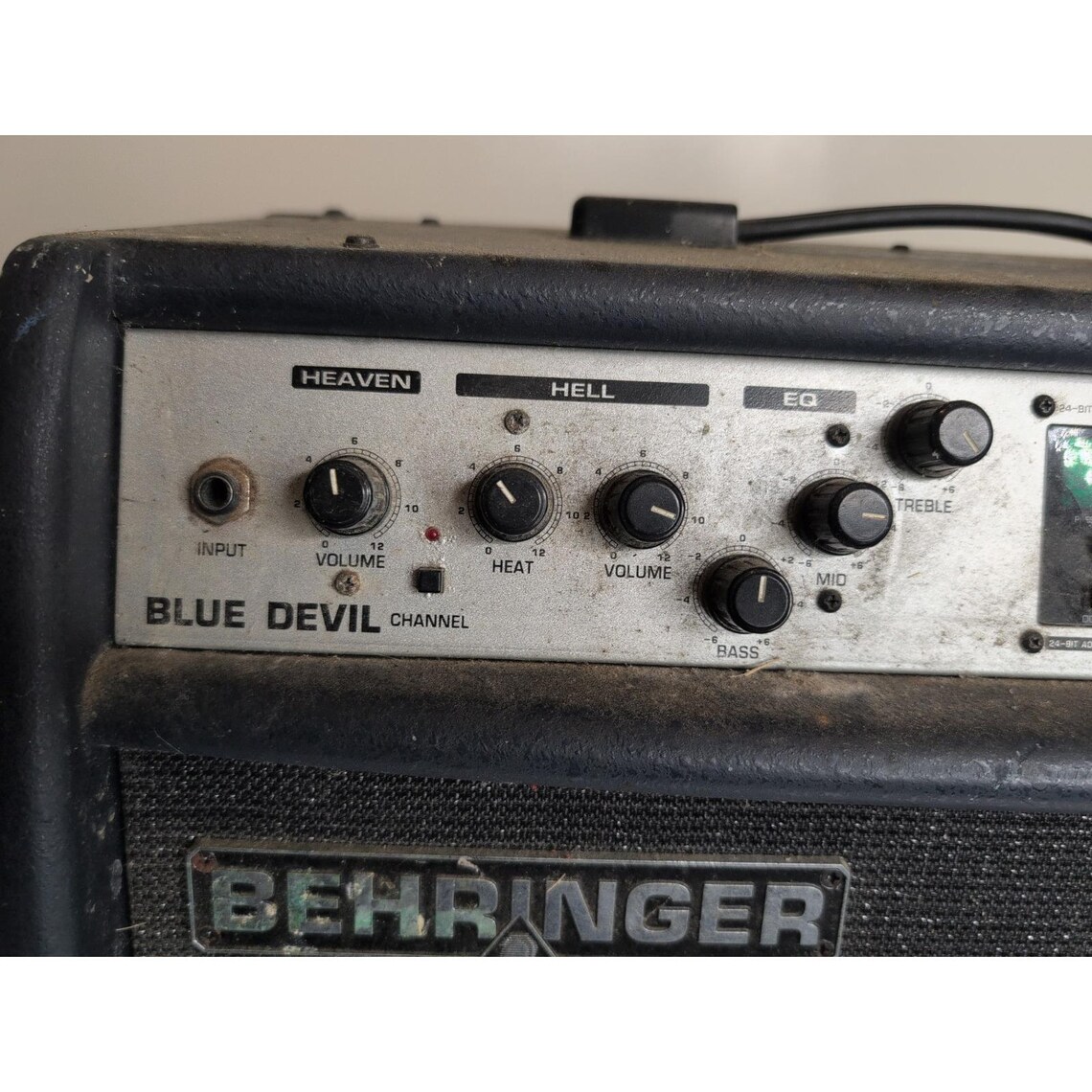 Behringer GX112 Blue Devil Guitar Amp 60 Watts! 1x12 Combo Amp Built In Effects, foto 3 di 5