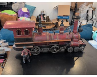 Tåg i trä, lokomotiv, stort, 63 x 33 x 20 cm, vintage, sällsynt, med dirigent, folkmusik