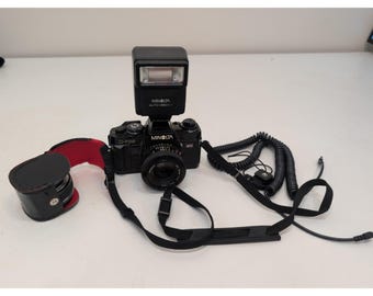 Minolta X-700 con objetivo MD 50 mm f/1.7 y flash automático 280PX + accesorios Albinar ADG