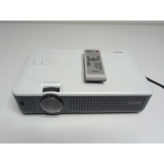 Sanyo Pro Xtrax Multiverse PLC-XU75 プロジェクターの動作確認済み 
