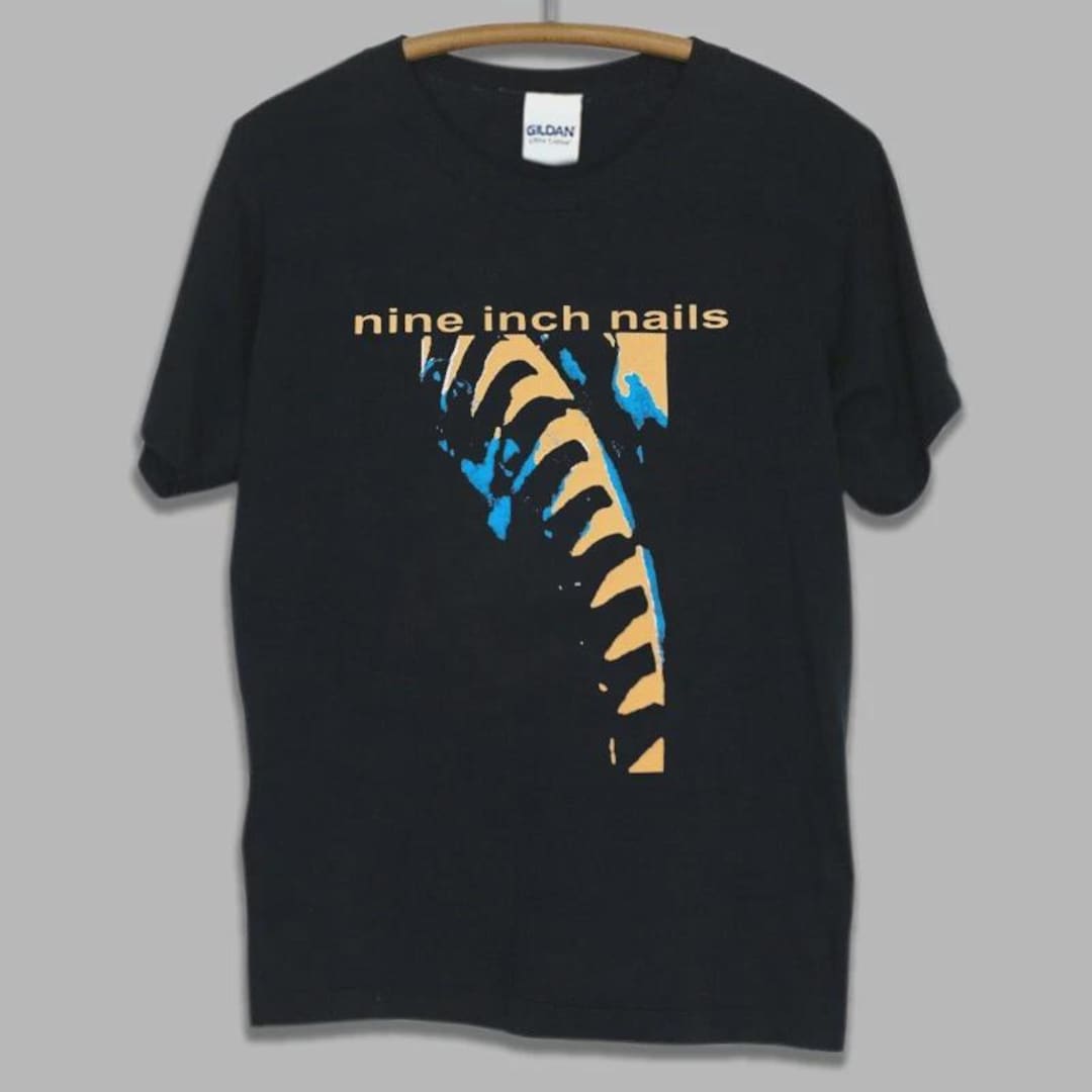 nine inch nails: now i'm nothing Tシャツ Vintage 1991 Nine Inch Nails 'now i'm nothing' T-Shirt