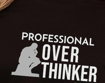 Camiseta para personas que piensan demasiado, camiseta minimalista con humor introvertido, regalo sarcástico para adultos.