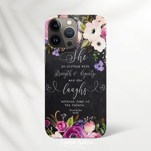 Könnte beinhalten: Handyhülle mit floralem Design und dem Text "She is clothed with strength & dignity, and she laughs without fear of the future. Proverbs 31:25." Die Hülle hat einen schwarzen Hintergrund mit Aquarellblumen.