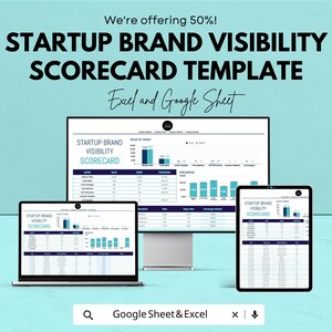 Könnte beinhalten: Eine digitale Marketinggrafik mit dem Text "STARTUP BRAND VISIBILITY SCORECARD TEMPLATE", der auf einem Computermonitor, Laptop und Tablet angezeigt wird. Die Grafik enthält Diagramme und Datentabellen mit den Worten "Excel and Google Sheet".