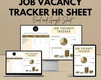 Könnte beinhalten: Eine digitale HR-Tabellenvorlage zur Verfolgung offener Stellen, angezeigt auf einem Computermonitor, Laptop und Tablet. Der Text lautet "JOB VACANCY TRACKER HR SHEET" und "Excel and Google Sheet". Das Bild enthält auch den Text "We're offering 50%!" und "Google Sheet & Excel".