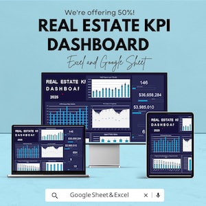 Op de afbeelding: Een digitaal display van een vastgoed KPI-dashboard, met datavisualisaties op een laptop, desktopmonitor en tablet. De tekst luidt "REAL ESTATE KPI DASHBOARD" en "Excel and Google Sheet". De afbeelding heeft een blauwe achtergrond.