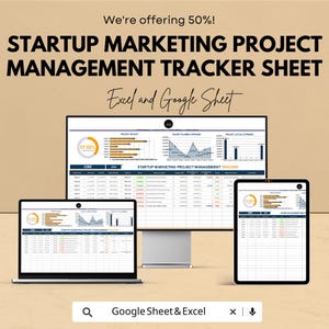 Könnte beinhalten: Werbung für ein Startup-Marketing-Projektmanagement-Tracker-Sheet. Das Bild zeigt einen Laptop, einen Desktop-Monitor und ein Tablet, auf dem der Tracker angezeigt wird. Der Text enthält "We're offering 50%!" und "Excel and Google Sheet."