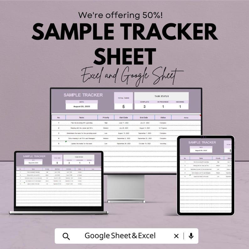 K&ouml;nnte beinhalten: Ein digitales Beispiel-Tracker-Sheet, das auf einem Laptop, einem Desktop-Monitor und einem Tablet angezeigt wird. Der Text auf dem Bildschirm lautet "SAMPLE TRACKER SHEET Excel and Google Sheet". Der Hintergrund ist hellviolett.