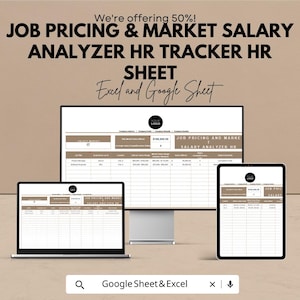 Könnte beinhalten: Ein digitales HR-Sheet, das auf einem Laptop, einem Desktop-Monitor und einem Tablet angezeigt wird. Das Sheet trägt die Bezeichnung "Job Pricing & Market Salary Analyzer HR Tracker HR Sheet" und enthält den Text "Excel and Google Sheet". Das Bild enthält auch den Text "We're offering 50%!"