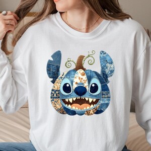 🎃 Cozy Disney Halloween Sweatshirt – Patchwork Stitch Pumpkin Pullover
Celebrate spooky season in magical style with this adorable Stitch pumpkin sweatshirt, featuring a patchwork pumpkin design in rich denim and floral patterns. Perfect for Disney Halloween outfits, fall trips to the parks, or cozy autumn nights. This unisex crewneck makes the ultimate gift for Disney lovers, pumpkin spice fans, and anyone who loves cute and spooky fashion. Soft, comfortable, and perfect for Halloween parties