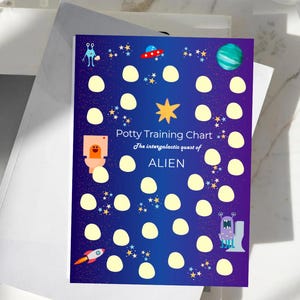 Puede incluir: Un gráfico de entrenamiento para ir al baño con un tema espacial. El gráfico es azul con ilustraciones de planetas, estrellas y extraterrestres. El texto en el gráfico dice "Potty Training Chart" y "The intergalactic quest of ALIEN."