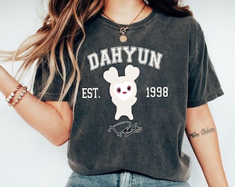 Dahyun Chibi Shirt, zweimaliges Mitglied Kpop Shirt, zweimaliges Merch, zweimaliges 6th World Tour Tshirt, bereit zu Tshirt, zweimal ist dies für Tshirt, Kpop Tee