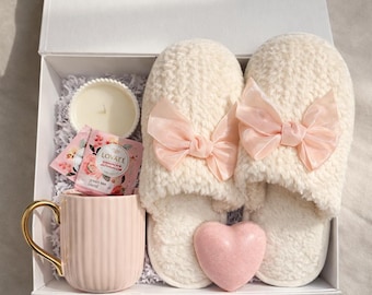 Cozy Relaxation Gift Box – Warm Slippers, Candle, Bath Bomb, Tea & Chocolate | Self Care Gift