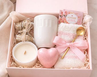 Hygge Gift Box – Cozy Socks, Scented Candle, Mug & Tea Relaxation Kit