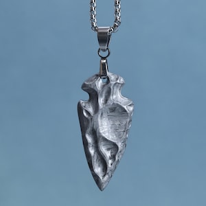 Colgante de punta de lanza de meteorito - hecho a mano - Patrón Widmanstätten - Collar de meteorito de hierro auténtico