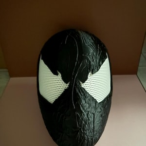 Symbiote Spiderman mask