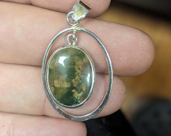 Colgante de jaspe de la selva tropical en plata de ley