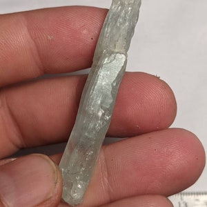 Long Aquamarine Crystal 10.8g