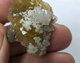 Cúmulo de fluorita amarilla española con calcita (España)