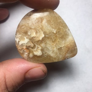 Cabujón de ónix de la cueva Kokoweef de California