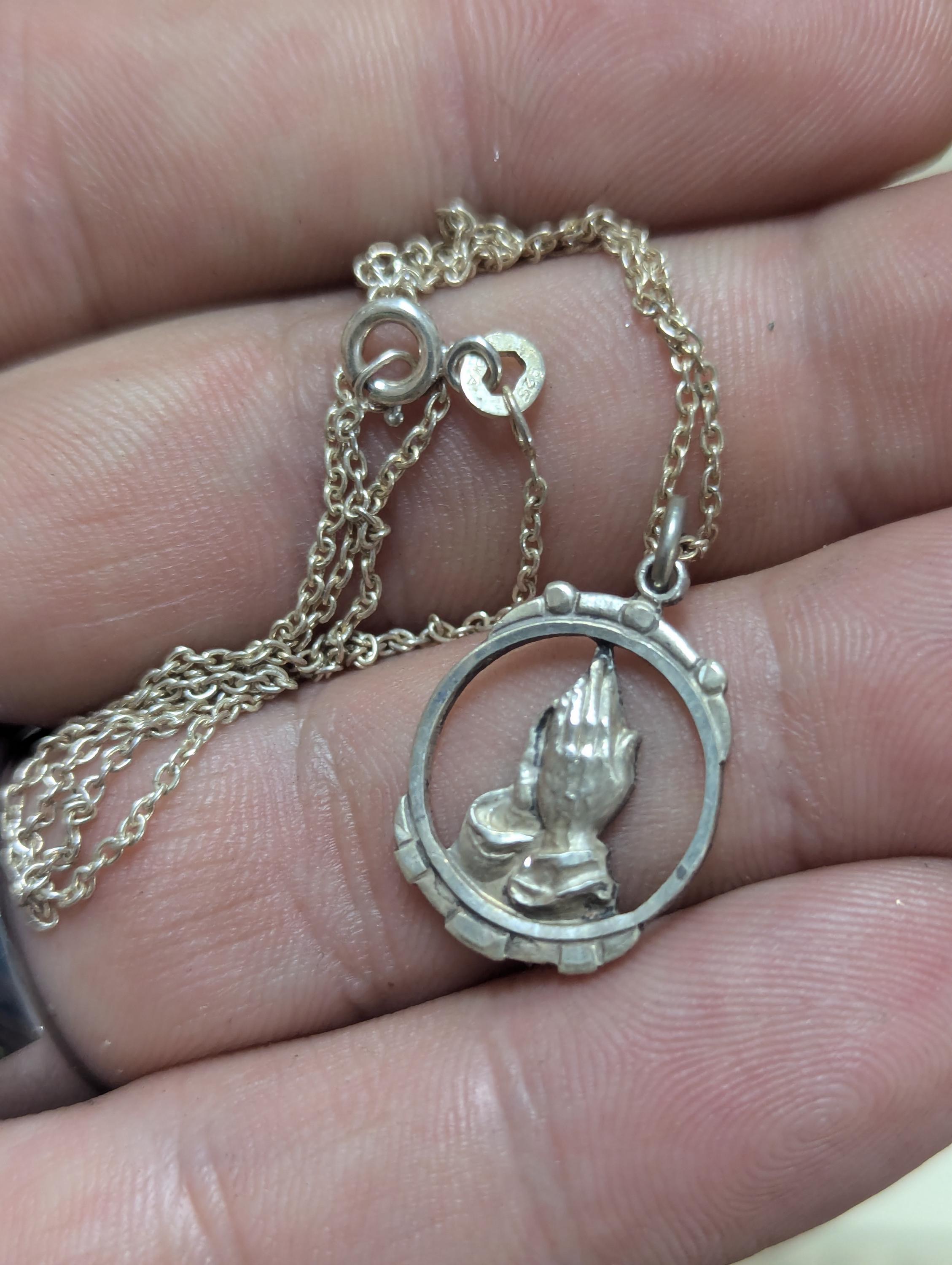TYMONT S925 Ciondolo A Moneta in Argento Sterling Vintage Con Mani in Preghiera, Collana in Argento Sterling Da Uomo E Da Donna Con Mani in