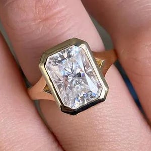 2.50 CT Radiant Cut Moissanite Diamond Ring 14K Solid Gold Bezel Set Solitaire Engagement Ring Anniversary Gift Proposal Bridal Ring For Her
