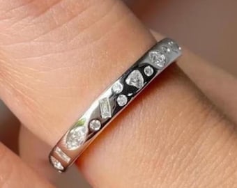 Flerformad Moissanit Diamantvigselring 18K Gult Guld Stapelband Slumpmässigt Spridda Diamantband Flush Set Ring Löftesgåva Ring