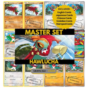 Puede incluir: Una colección de cartas coleccionables Pokémon Hawlucha. Las cartas presentan una criatura con forma de pájaro roja, verde y blanca. La imagen incluye cartas en inglés, japonés y chino, cartas de variación y cartas estampadas. También se ve el texto "MASTER SET" y "HAWLUCHA".