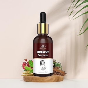 Puede incluir: Una botella de vidrio marr&oacute;n con cuentagotas negro y detalles dorados. La etiqueta dice "BREAST Serum" con la silueta de una mujer. La botella est&aacute; sobre un soporte de madera, con una granada y otros elementos bot&aacute;nicos en el fondo. Contenido neto: 30 ml.