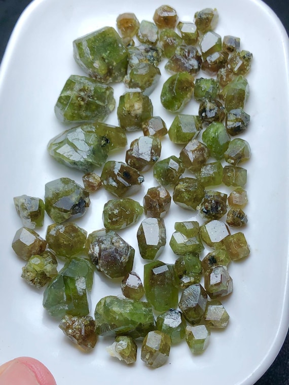 グリーンデマントイドガーネット結晶ロット - 127グラム - Etsy 日本