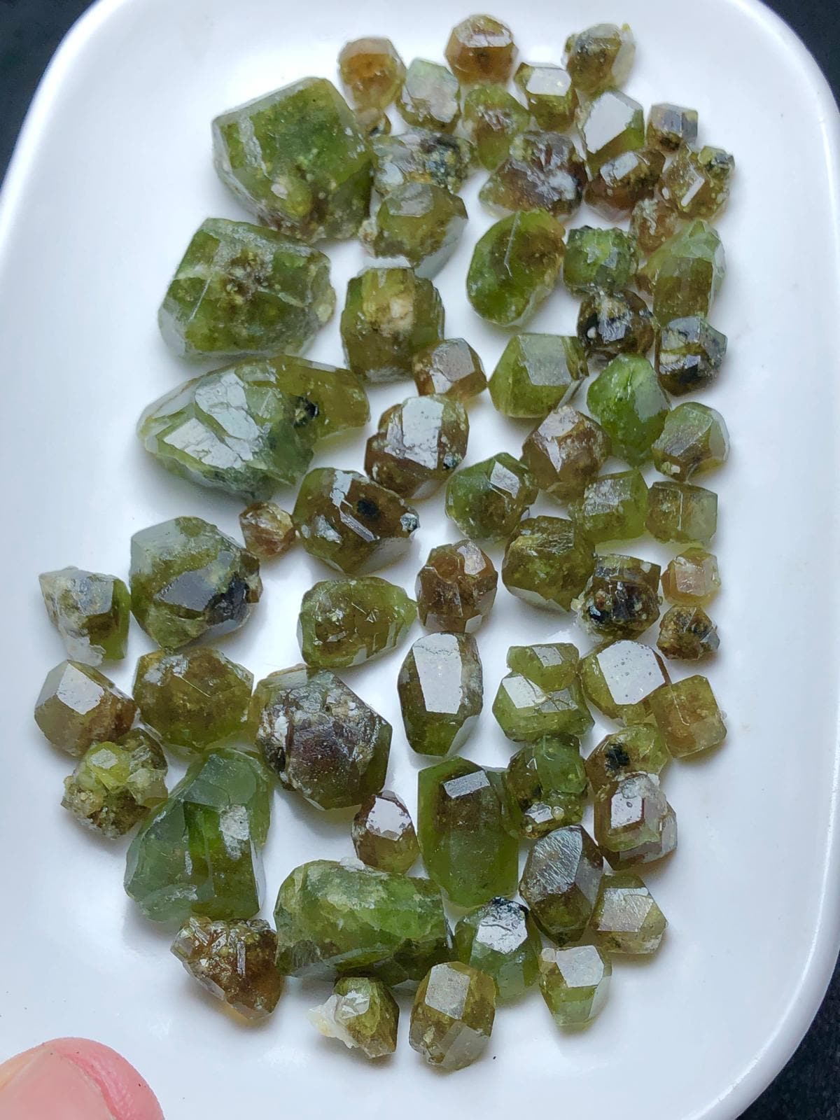グリーンデマントイドガーネット結晶ロット - 127グラム - Etsy 日本