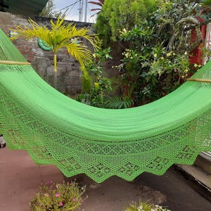 Family Size Pistachio Striped Hammock - Natural Cotton & Wood | ColumpiameShop